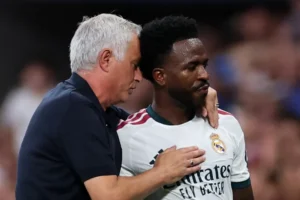 Mourinho é acusado de se esconder após polêmica com Vini Jr.