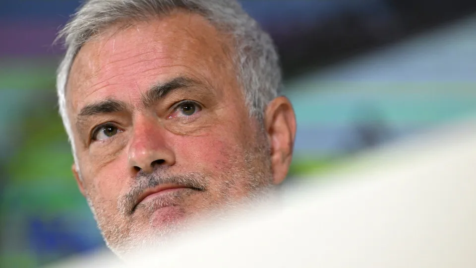 Mourinho se irrita com imprensa e sai em defesa de Mbappé: "Ridículo"