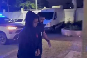 Mulher é presa, suspeita de envenenar, decapitar e esquartejar o marido