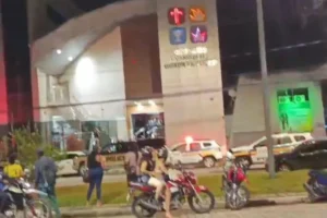 Mulher invade igreja, dispara tiros e destrói objetos em Minas Gerais