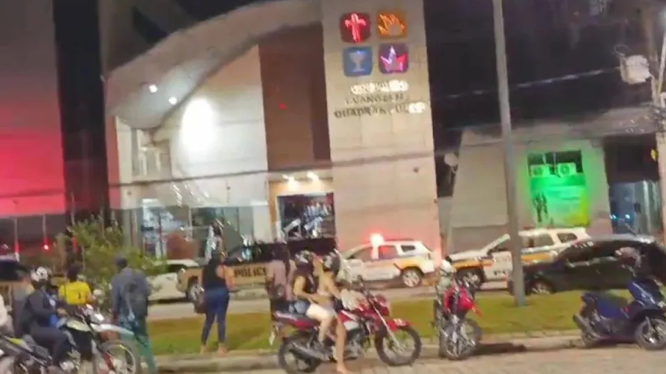 Mulher invade igreja, dispara tiros e destrói objetos em Minas Gerais