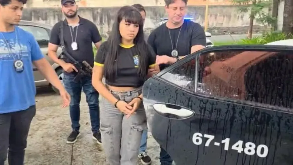 Mulher suspeita de torturar ex de companheiro é presa durante velório no Rio