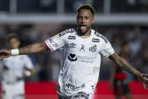 Neymar marca duas vezes, Flamengo tropeça e Palmeiras encosta no lídeo