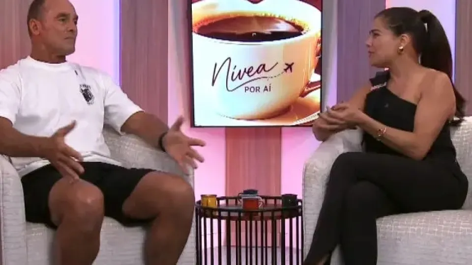 Nívea Stelmann flerta com Paulo Zulu e dispara: "Meu quarto está ali"