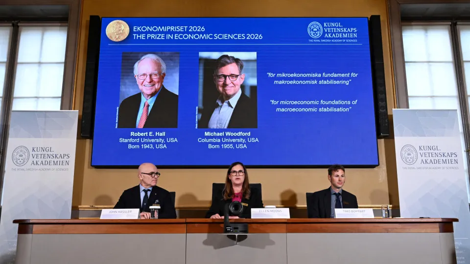 Nobel de Economia 2026 premia estudos sobre crises e inflação