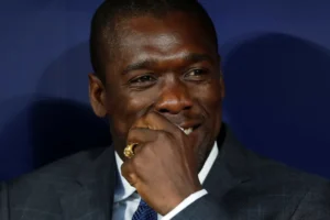 Nome de Seedorf tem resistência interna e fragiliza presidente do Corinthians