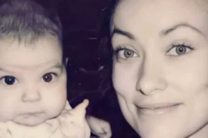 Olivia Wilde mostra raras fotos da filha. Daisy já completou 10 anos