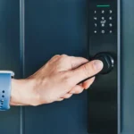 Os 5 motivos para instalar uma fechadura inteligente na sua casa