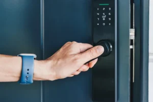 Os 5 motivos para instalar uma fechadura inteligente na sua casa