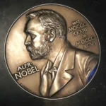 Os destinos mais chocantes de algumas medalhas do Prêmio Nobel