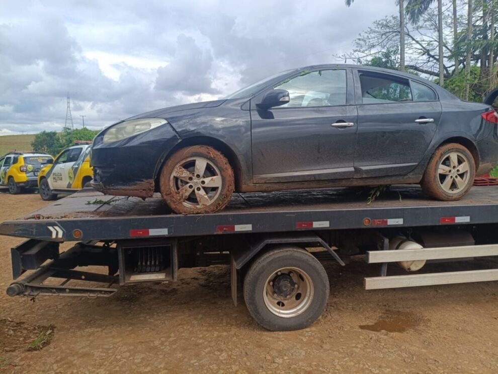 PM recupera carro roubado na área rural de Marialva
