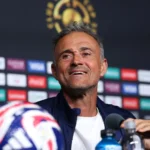 PSG mantém média de quatro gols por jogo e supera o Barcelona pela Champions