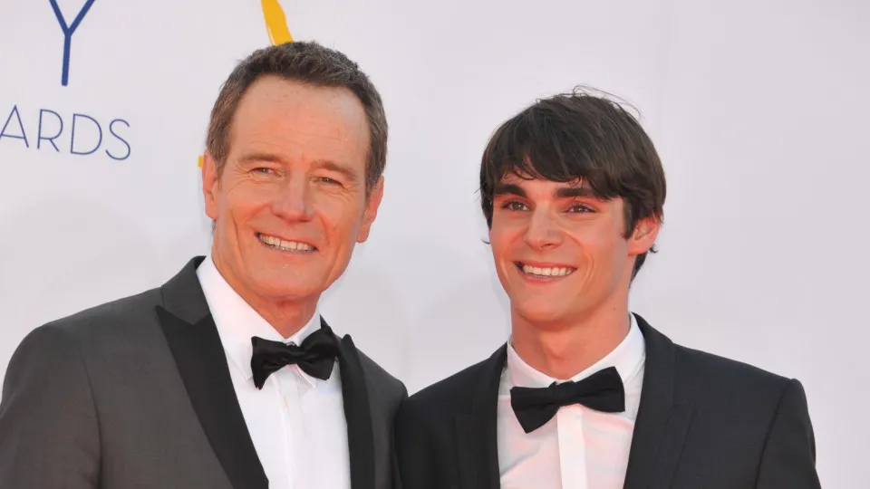 Pai de RJ Mitte em "Breaking Bad", Bryan Cranston lamenta morte do ator