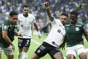 Palmeiras goleia Corinthians, mas Flamengo segue líder do Brasileirão