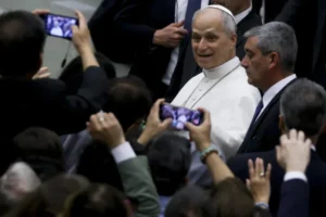 Papa Leão XIV tem noite tranquila após cirurgia para retirada de tumor, diz Vaticano