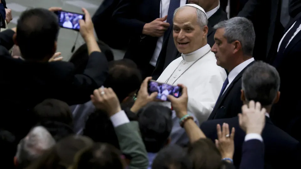 Papa Leão XIV tem noite tranquila após cirurgia para retirada de tumor, diz Vaticano
