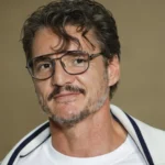 Pedro Pascal aparece com camiseta de Lula em foto publicada por cineasta brasileira