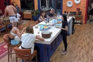 Peões escondem comida e geram barraco na sede de A Fazenda