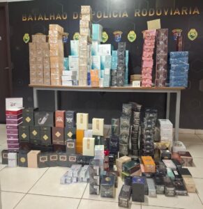 Polícia apreende produtos contrabandeados do Paraguai durante blitz em Floresta