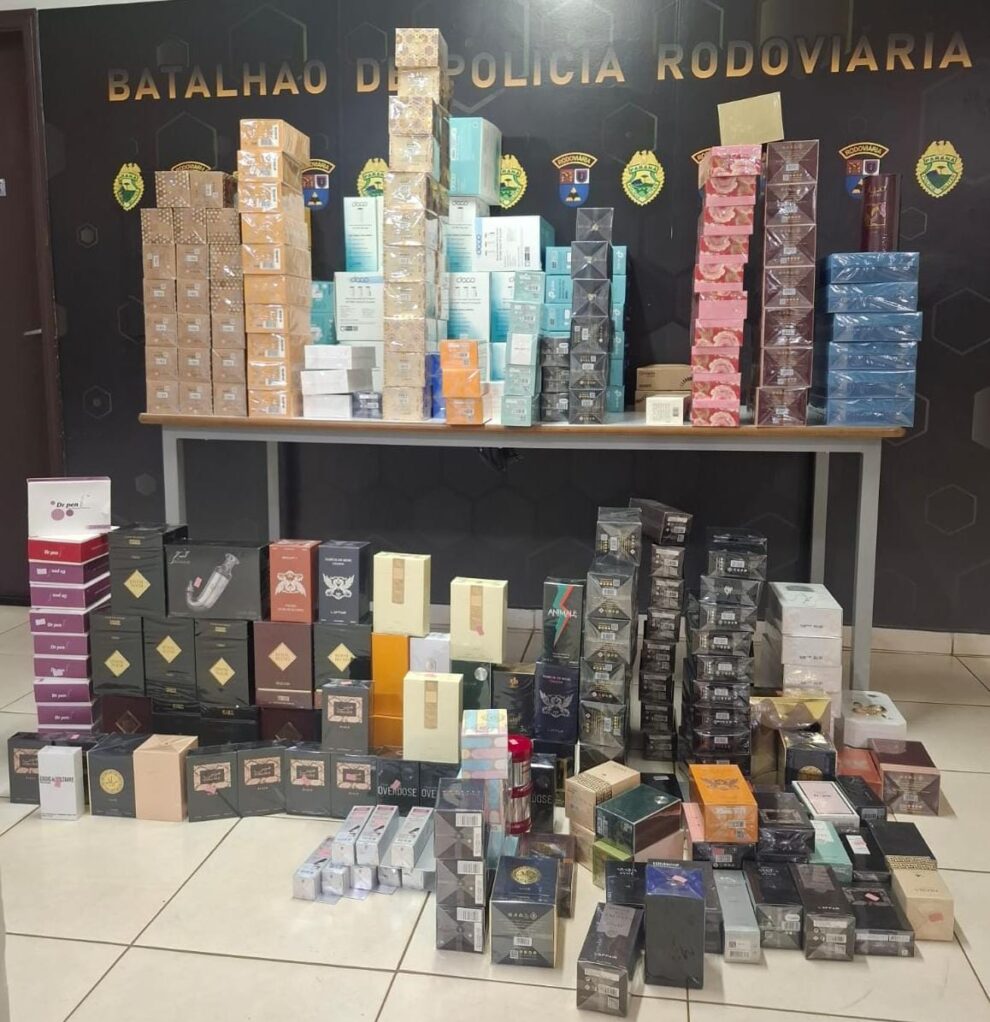 Polícia apreende produtos contrabandeados do Paraguai durante blitz em Floresta