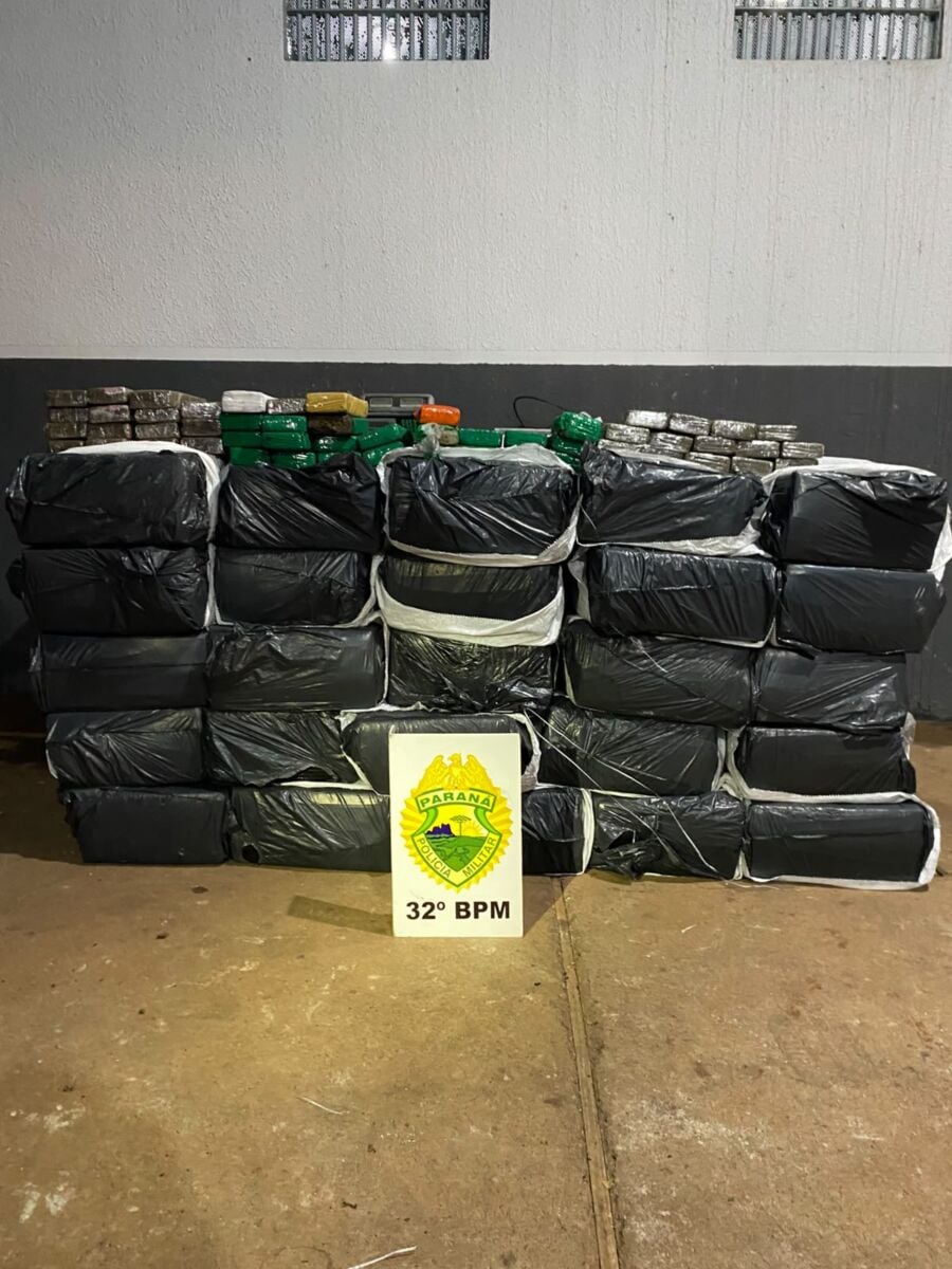 Polícia é acionada para ocorrência de furto de fiação e encontra mais de 700 kg de maconha em barracão comercial em Sarandi