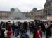 Protesto fecha Louvre, e governo anuncia toques de recolher para conter onda de violência na França