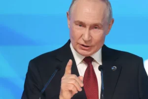 Putin ameaça utilizar "todo o arsenal" em caso de ataque em Kaliningrado