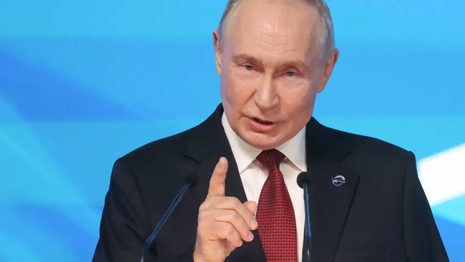 Putin ameaça utilizar "todo o arsenal" em caso de ataque em Kaliningrado