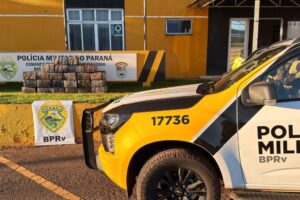 Quase meia tonelada de maconha é apreendida ao lado de carro clonado abandonado na região de Maringá