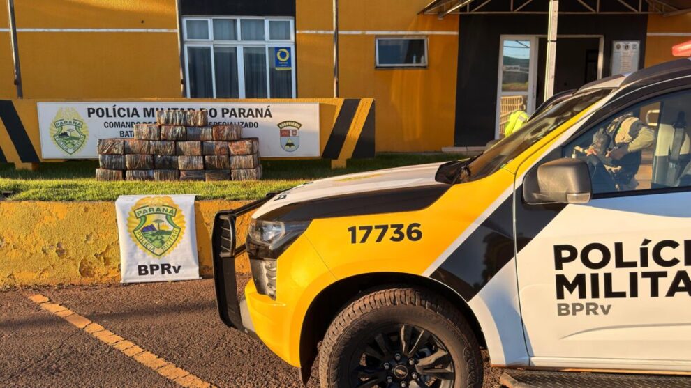 Quase meia tonelada de maconha é apreendida ao lado de carro clonado abandonado na região de Maringá