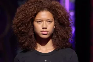 Quem é Julie Trindade, modelo carioca de 16 anos que venceu concurso com 1.700 candidatos