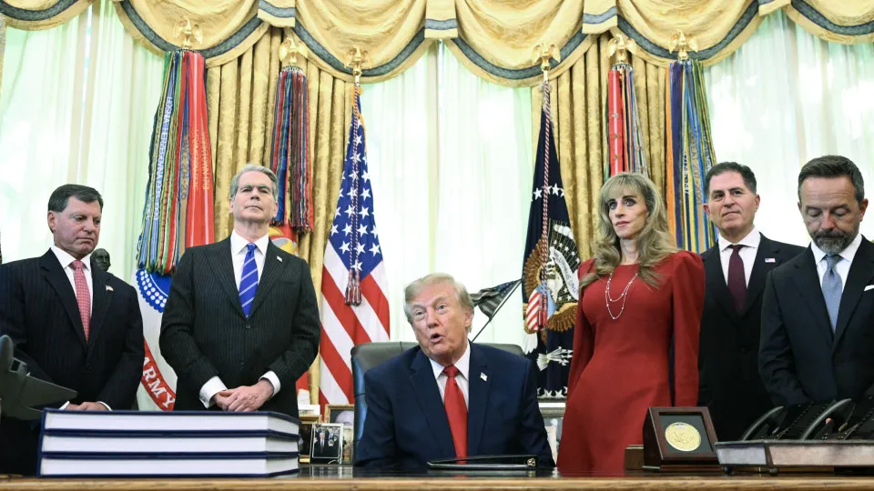 Quem é Susan Dell, mulher que chamou atenção ao lado de Trump?