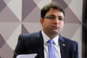 Quem é Willer Tomaz? Advogado ligado a Flávio e investigado pela PF