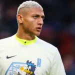 Richarlison apresenta documentos de compra de propriedade em disputa com Flávio Bolsonaro