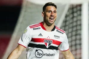 São Paulo volta a Ter Luciano e Calleri, autores de metade dos gols no ano, para encarar Vasco