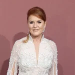Sarah Ferguson perde homenagem em hospital após ligação com Epstein