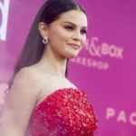 Selena Gomez diz que uso de cigarro eletrônico mudou sua voz; veja