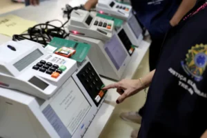 Sobre para 1.544 número de urnas substituídas no primeiro turno