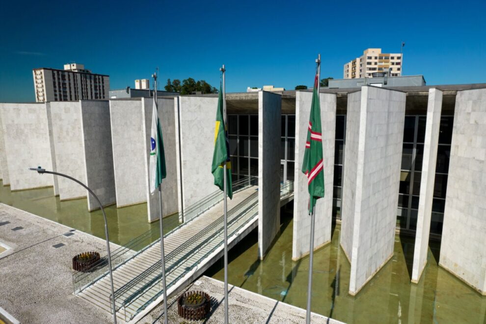 TCE-PR acata parcialmente denúncia sobre excesso de horas extras na Prefeitura de Maringá