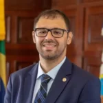 TRE-RJ suspende porte de arma e autoriza inquérito contra deputado