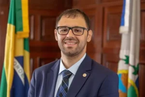 TRE-RJ suspende porte de arma e autoriza inquérito contra deputado