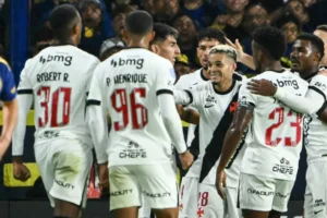 Vasco defende vantagem contra o Boca em Maracanã lotado para voltar a uma final após 26 anos