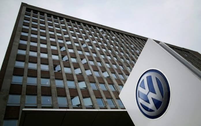Volkswagen planeja congelar salários até 2030