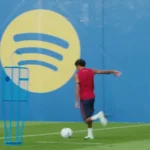 Yamal dá passe de trivela e Adeyemi marca golaço em treino do Barcelona
