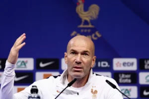 Zidane fala no meio da 'tempestade': "Tiro o chapéu a Cristiano Ronaldo"
